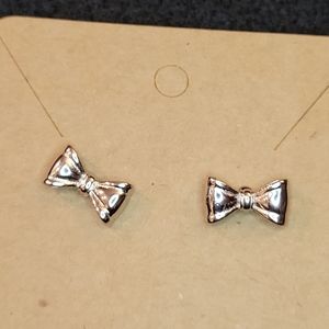 Silver bow post earrings NWOT